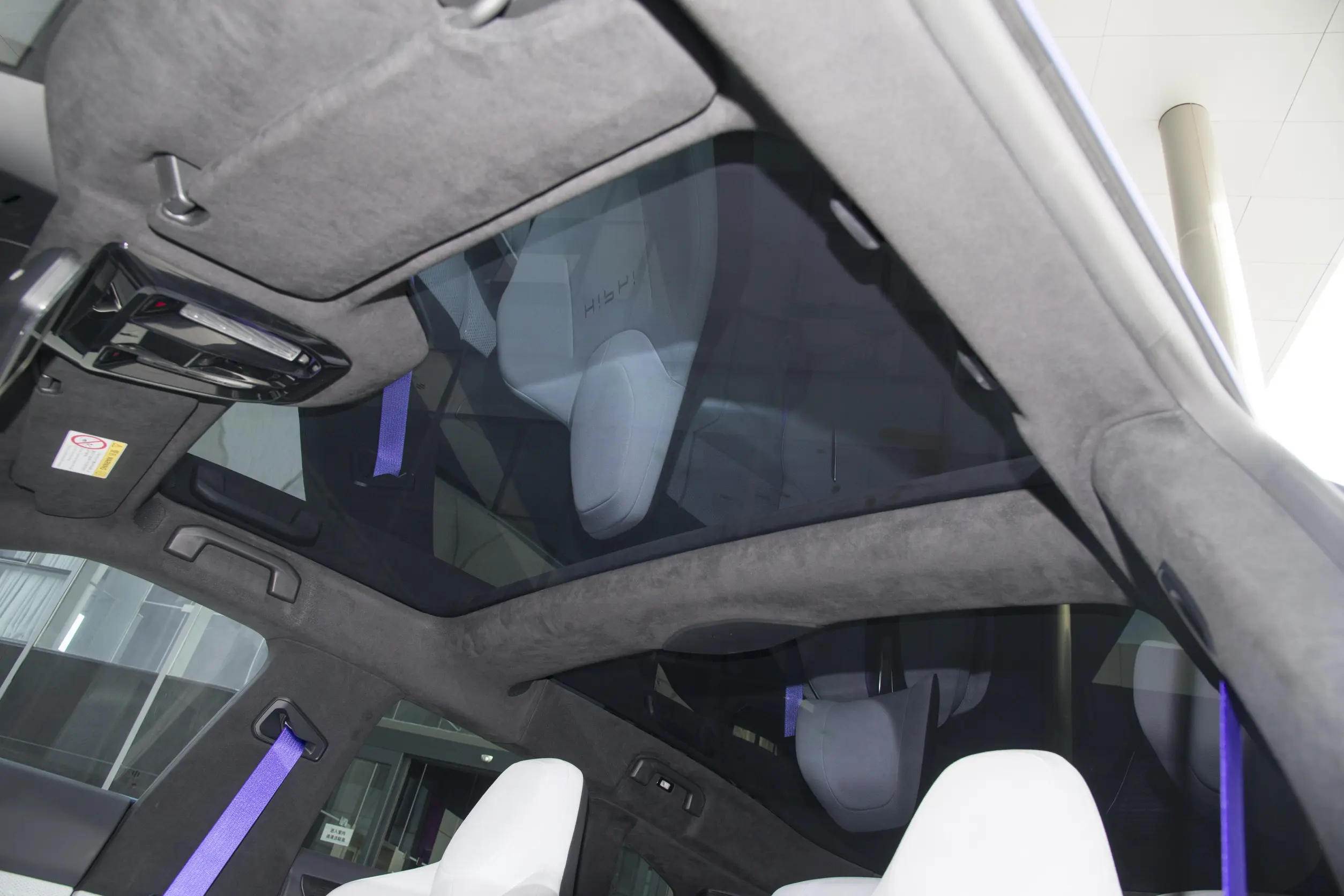 HiPhi Z 2023 space-3